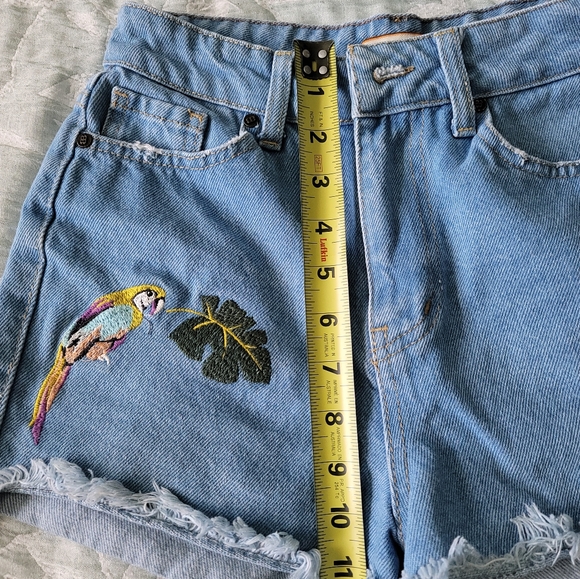Embroidered Jean shorts - Picture 5 of 5